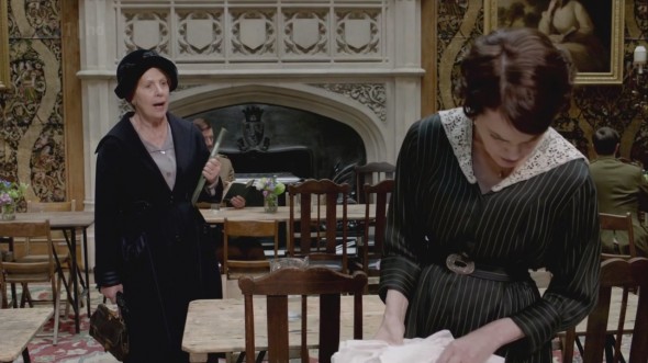 Cora ignoring Isobel ©Downton Online