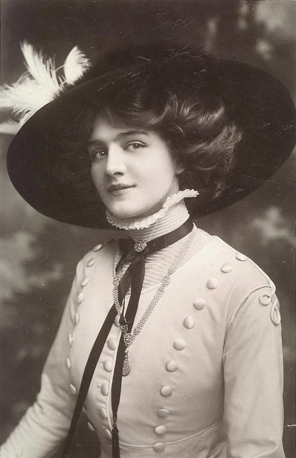 Edwardian Fashion (Shire Library)